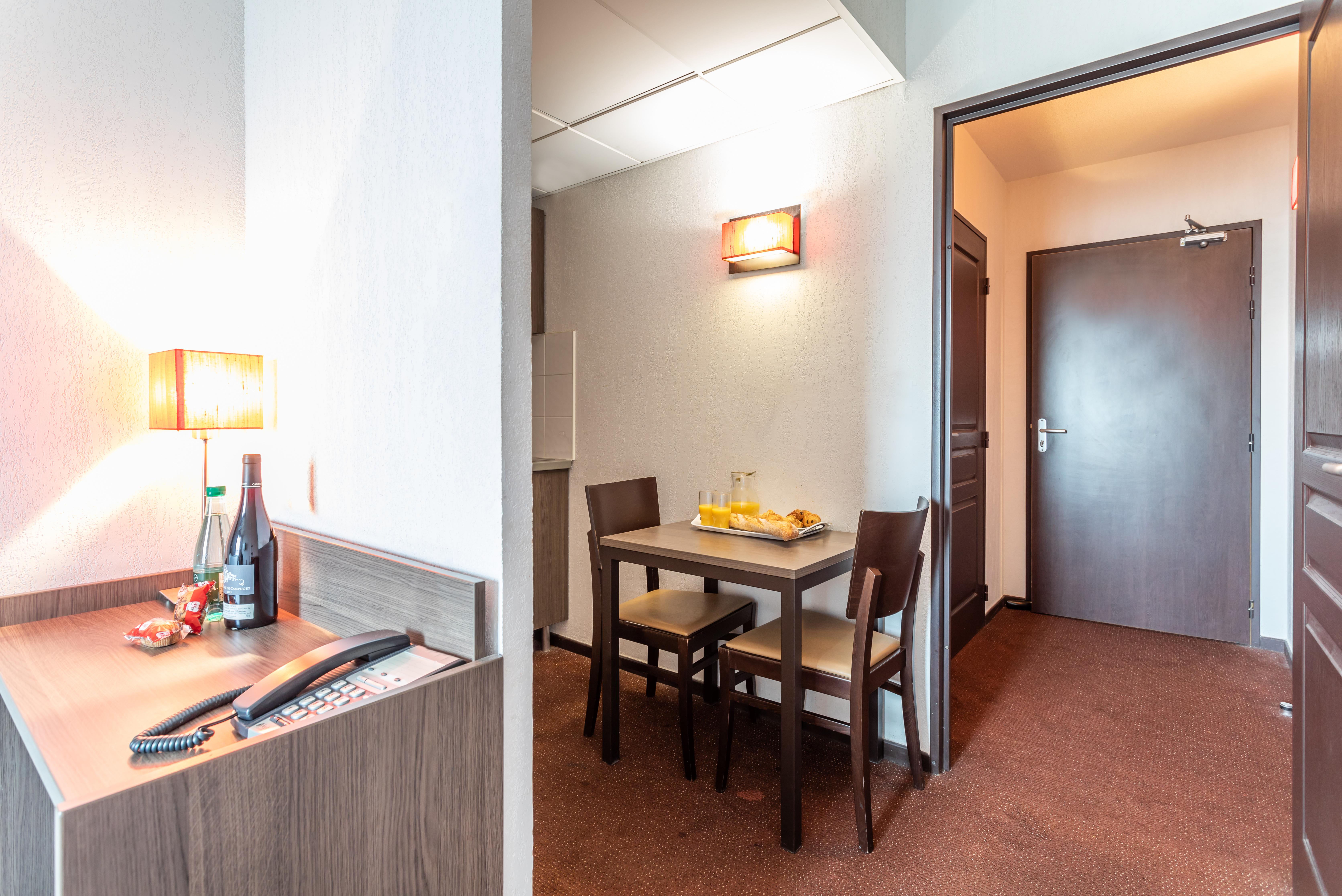 Comfort Aparthotel Nimes Centre Exterior photo