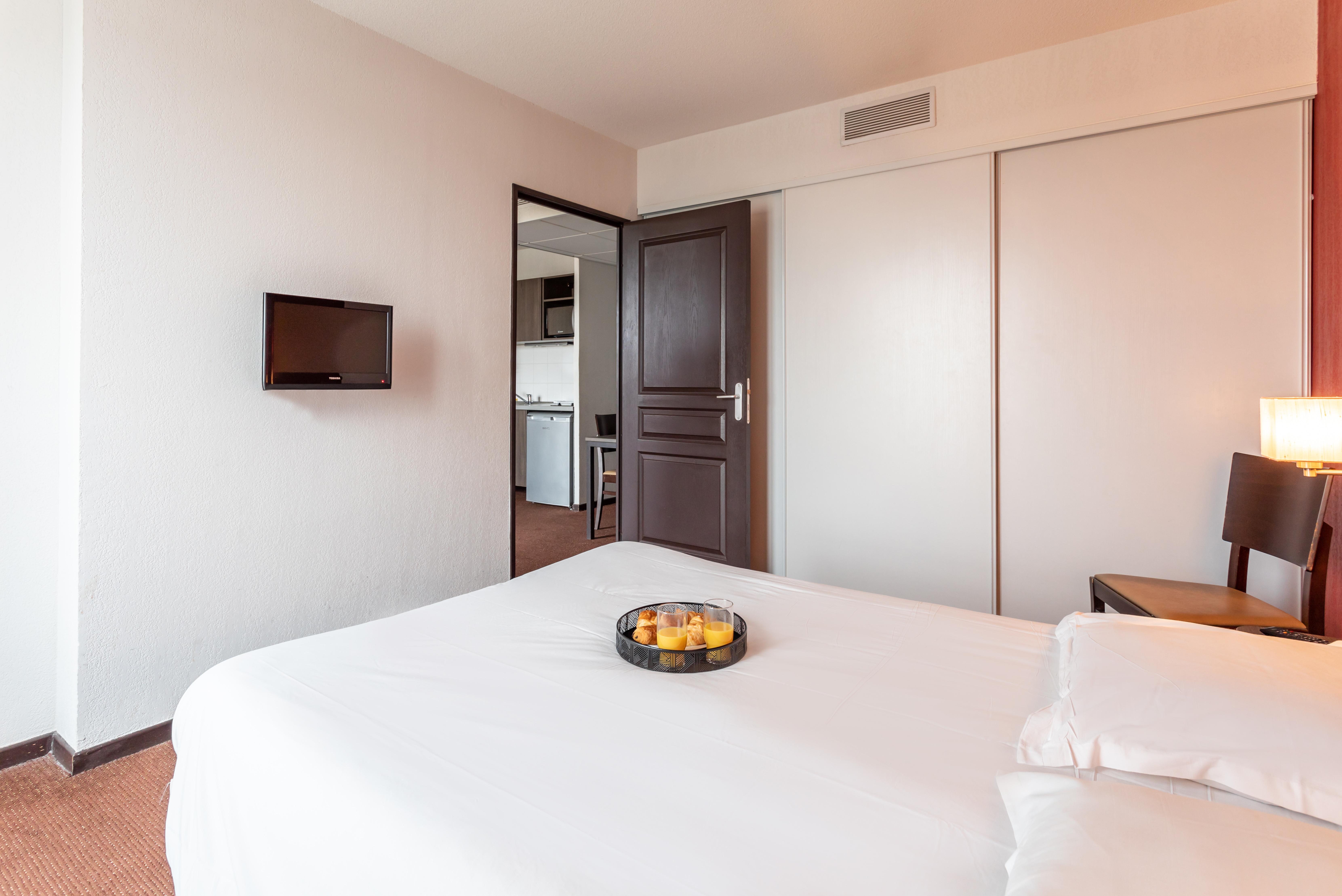 Comfort Aparthotel Nimes Centre Exterior photo