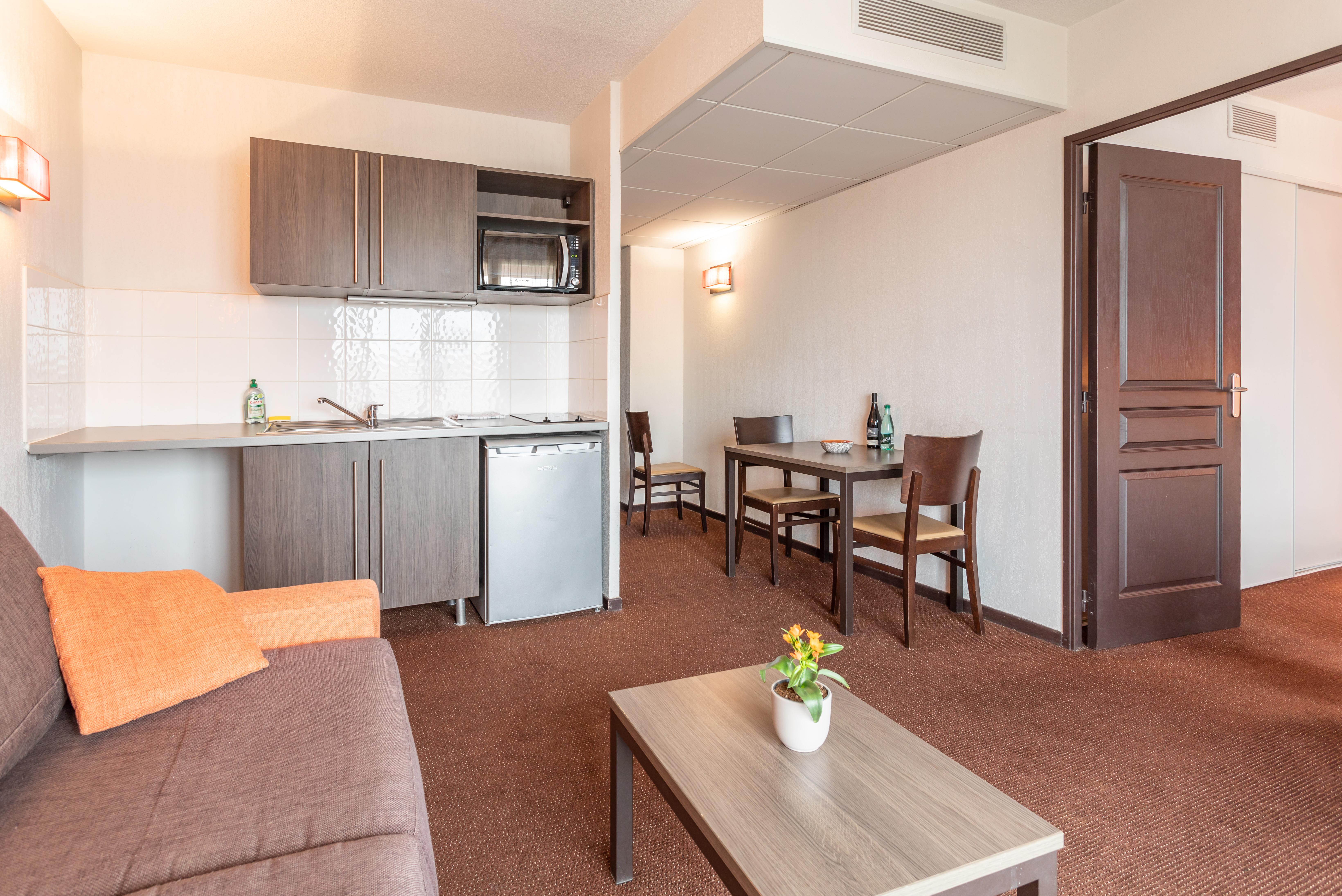 Comfort Aparthotel Nimes Centre Exterior photo