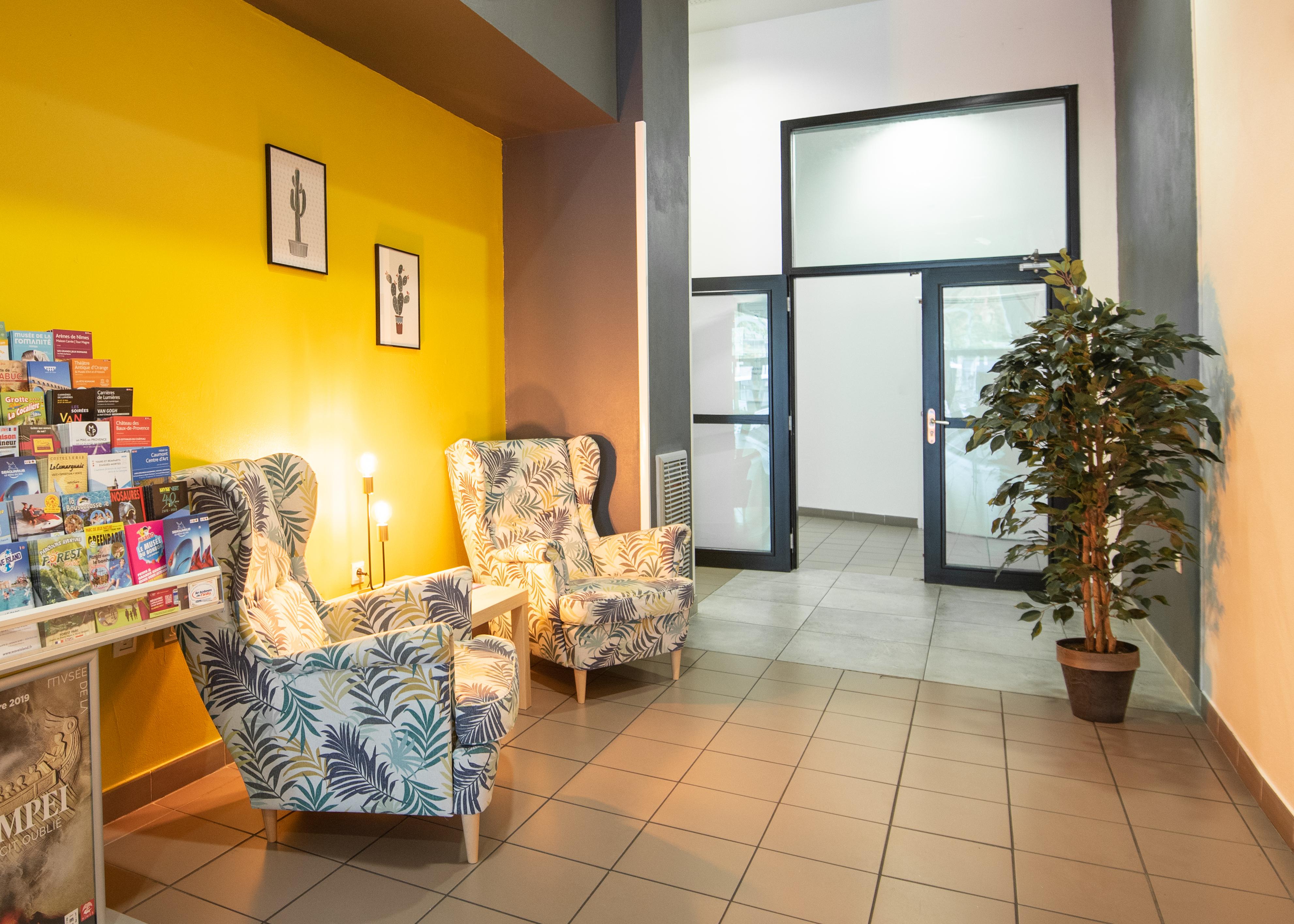 Comfort Aparthotel Nimes Centre Exterior photo